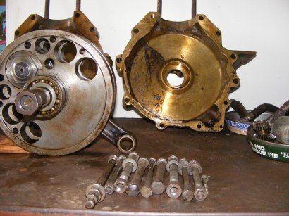 DSCF0018 Halves & flywheel